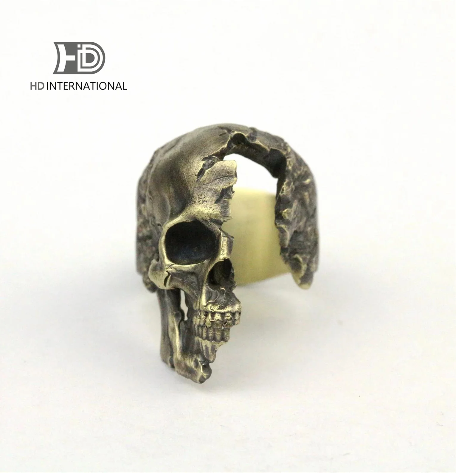 Кольцо с черепом кольцо полуободковым боевое поврежденным скелетом винтажное