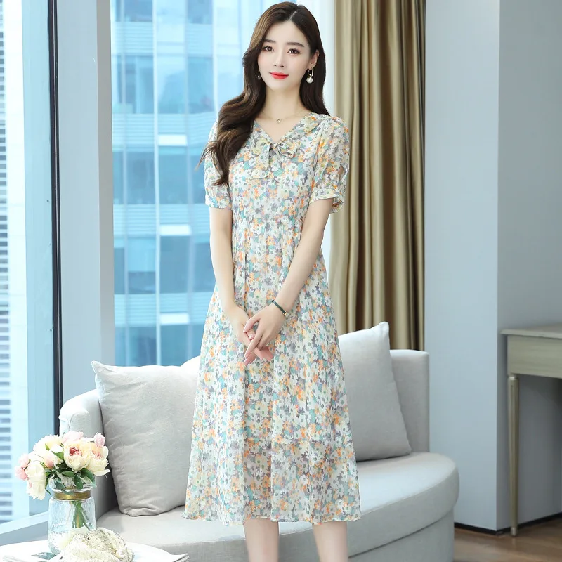 

French V-neck chiffon dress female floral 2022 summer new Korean version short-sleeved temperament first love dress mid-length
