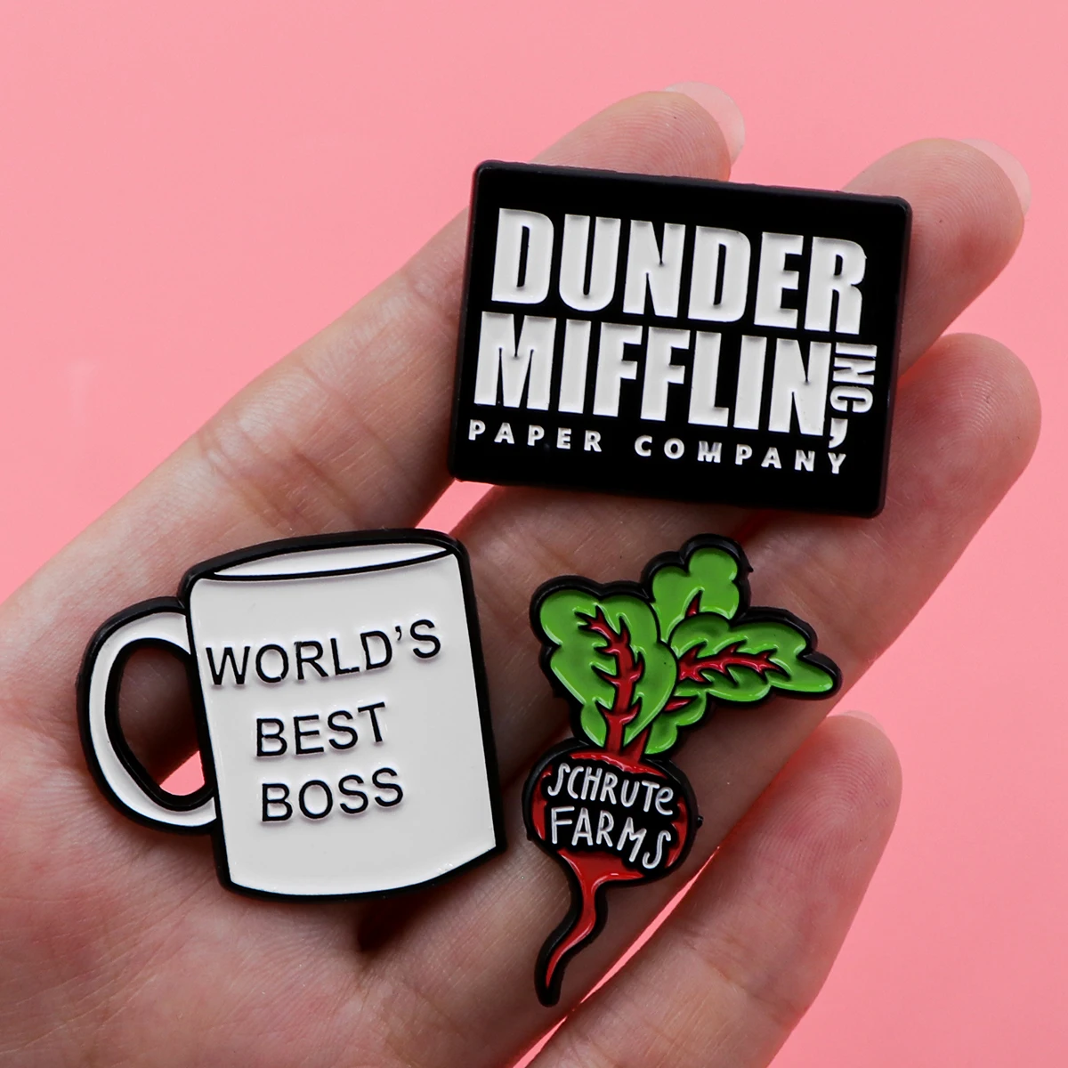 Эмалированная брошь для рюкзака цвет в ассортименте