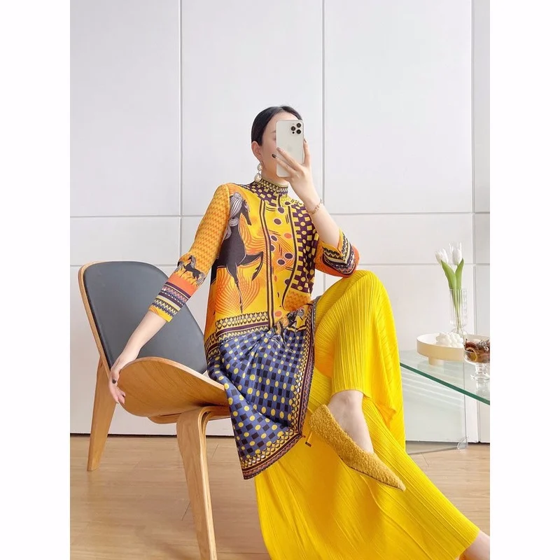 

Fold 2022 Spring Noble Elegant temperament Retro Printing high neckline is thin, loose, high -necked fashion mid -length skirt