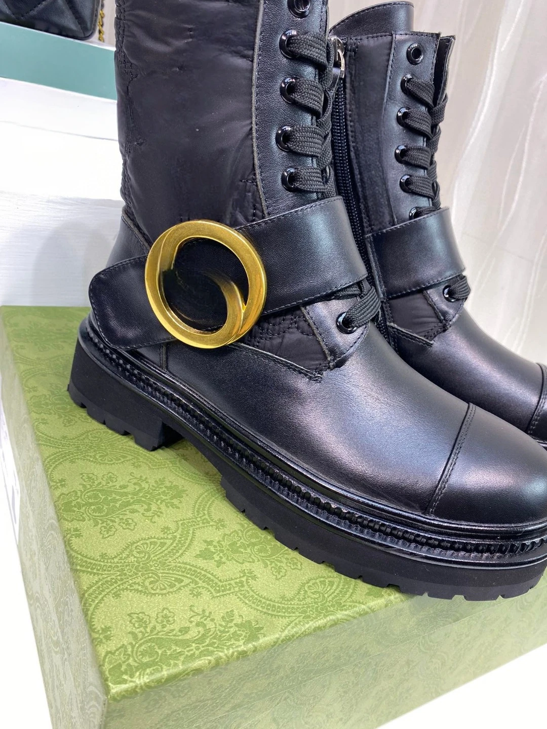 

2023 Women's Leather Boots with Sheepskin Lining Sizes 35-40 Stylish and Comfortable