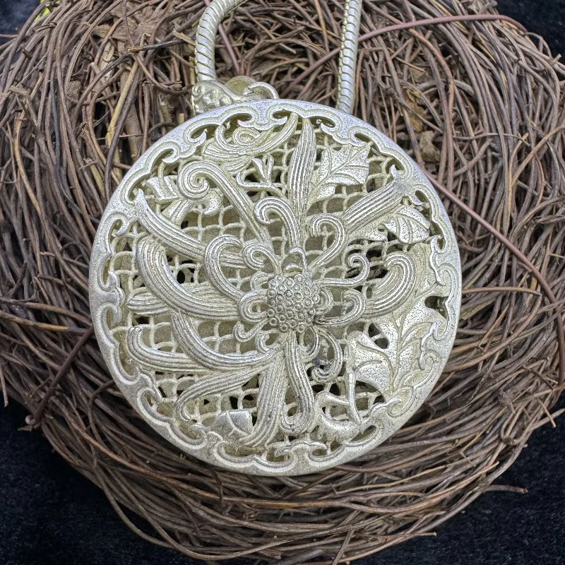 Фото Антикварное колье с ажурным филигранным кулоном в стиле Цяньлун, инкрустированное зелеными бусинами, с цветочным узором, коллекционное украшение №3