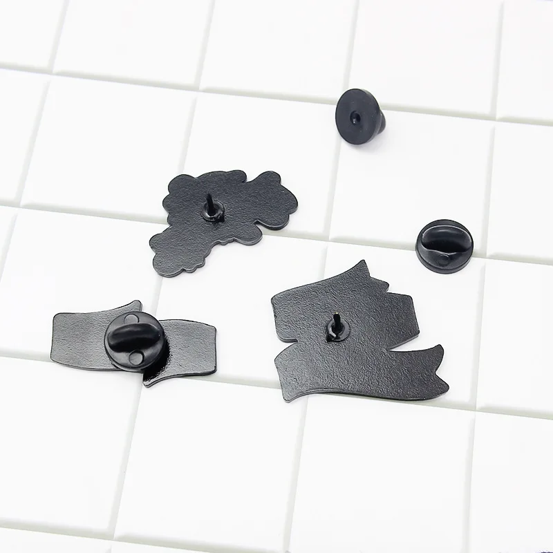 Cute Pink Love Lapel Pins Cartoons Anime Badges Fashion Letter Brooches For Women Metal Hijab Decorative Brooch Jewelry |