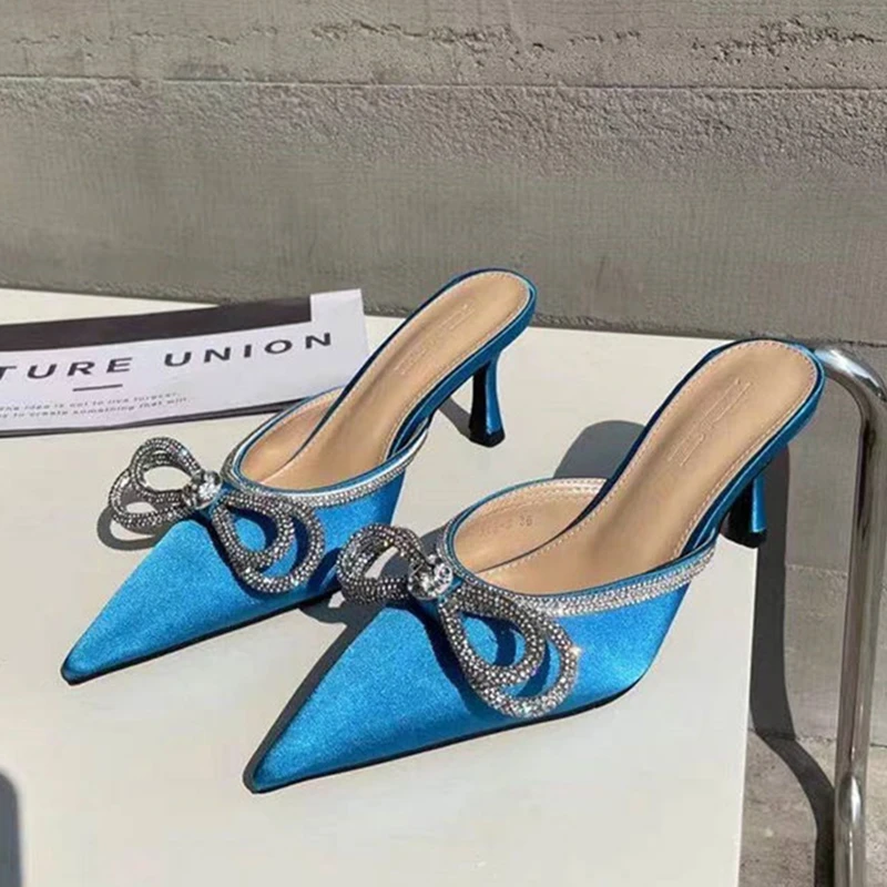 

Женские атласные туфли Стразы синего цвета, модельные стильные туфли-лодочки со стразами и бантом, обувь из натуральной кожи на высоких каб...