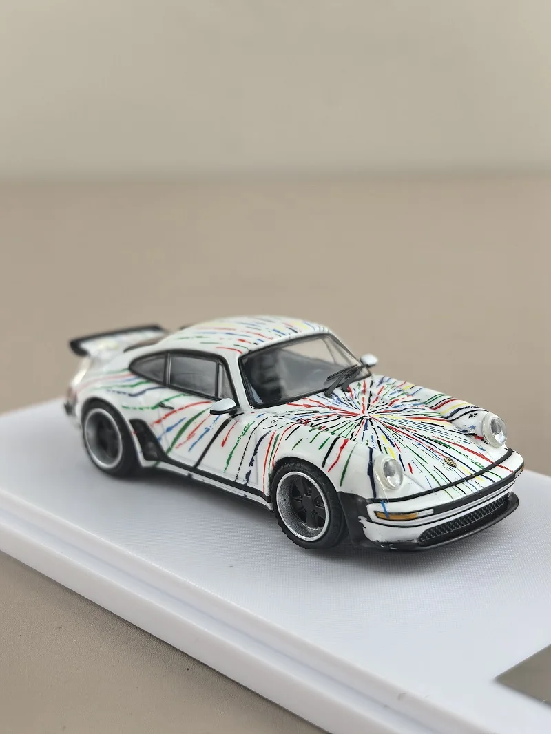 Фото Коллекционная модель автомобиля Porsche Singer Turbo 930 из сплава, масштаб 1:64, сувенир, украшение для витрины, подарок №5