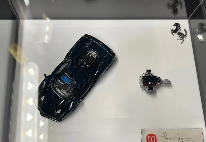 1:64 синий красный черный карбоновая версия энзодвигатель первый выпуск