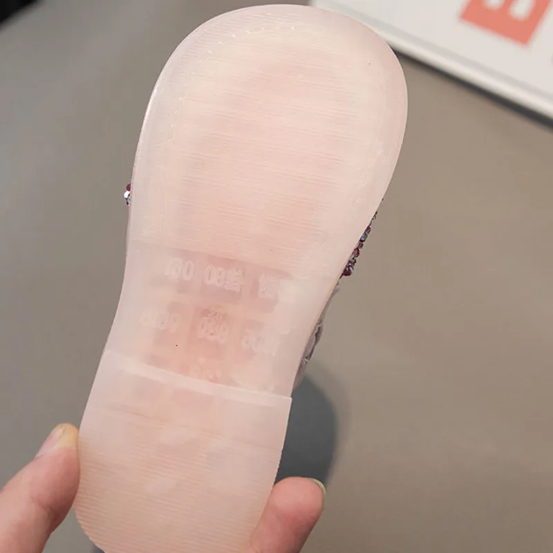 Рисунок 6 - Ботинки детские зимние со стразами