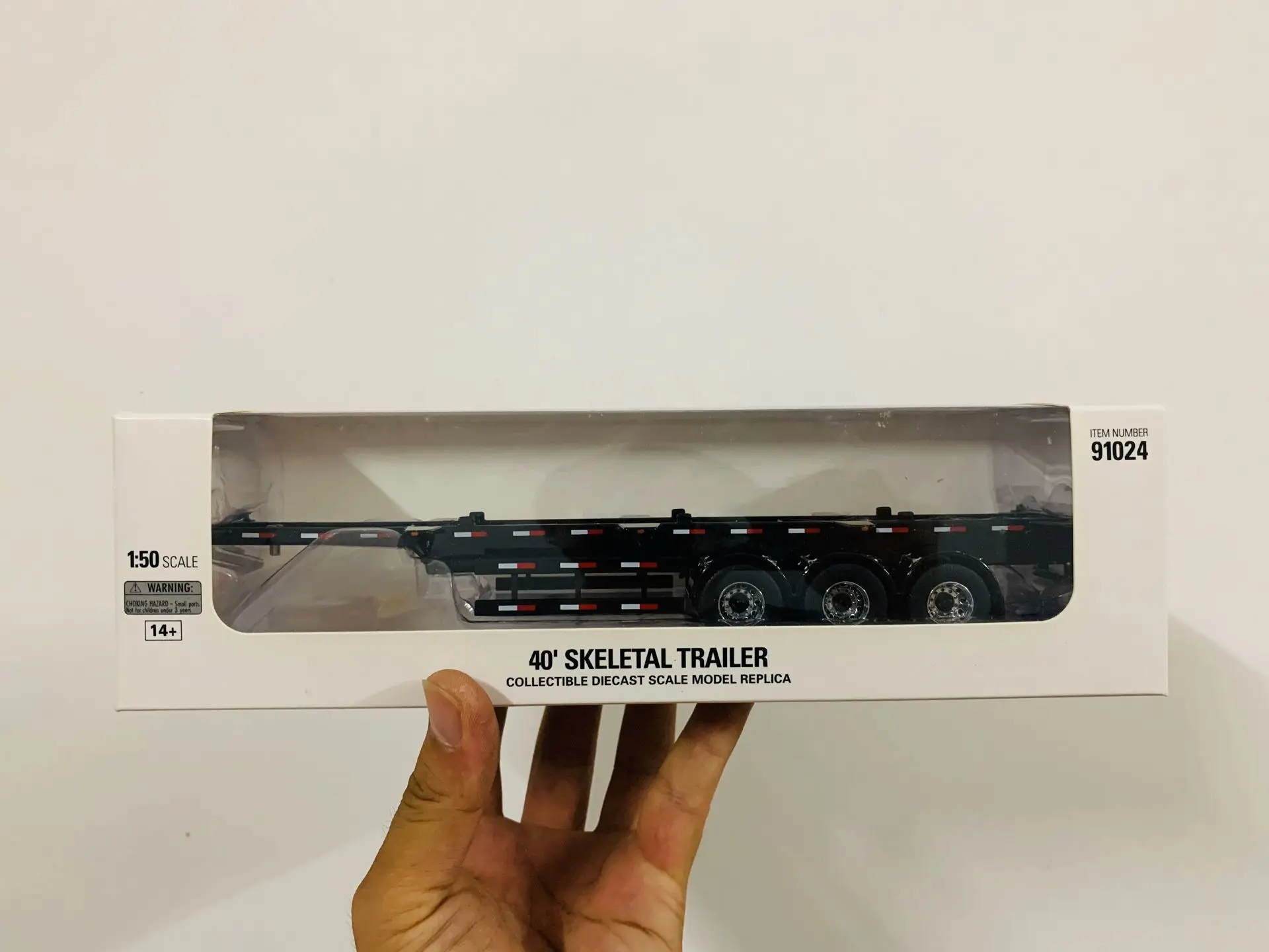 

40' Skeletal Trailer 1:50 Scale Metal Model By Diecast Masters 91024 New in Box