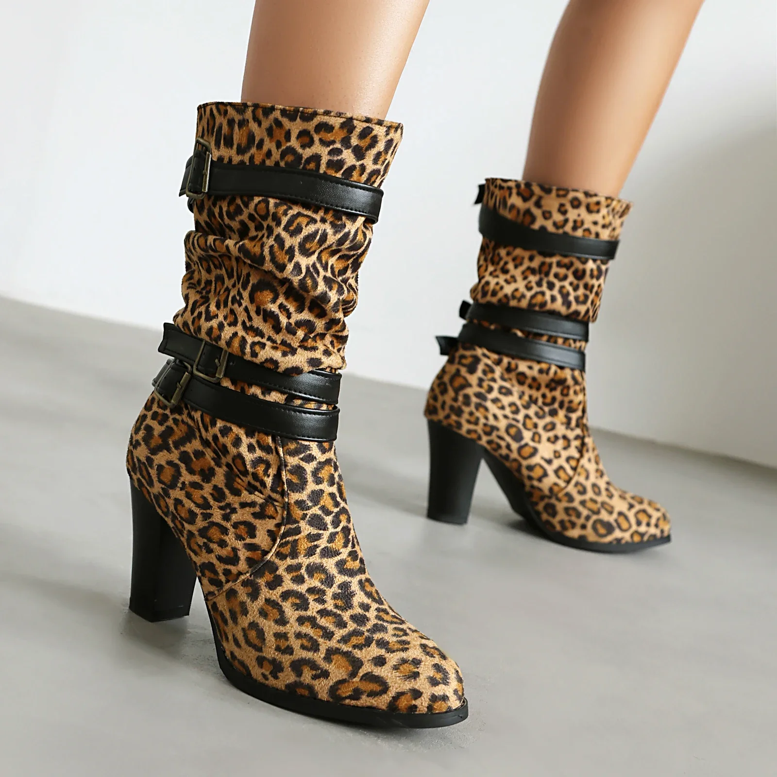 Женские ботильоны с леопардовым принтом бархатные ботинки из искусственной кожи