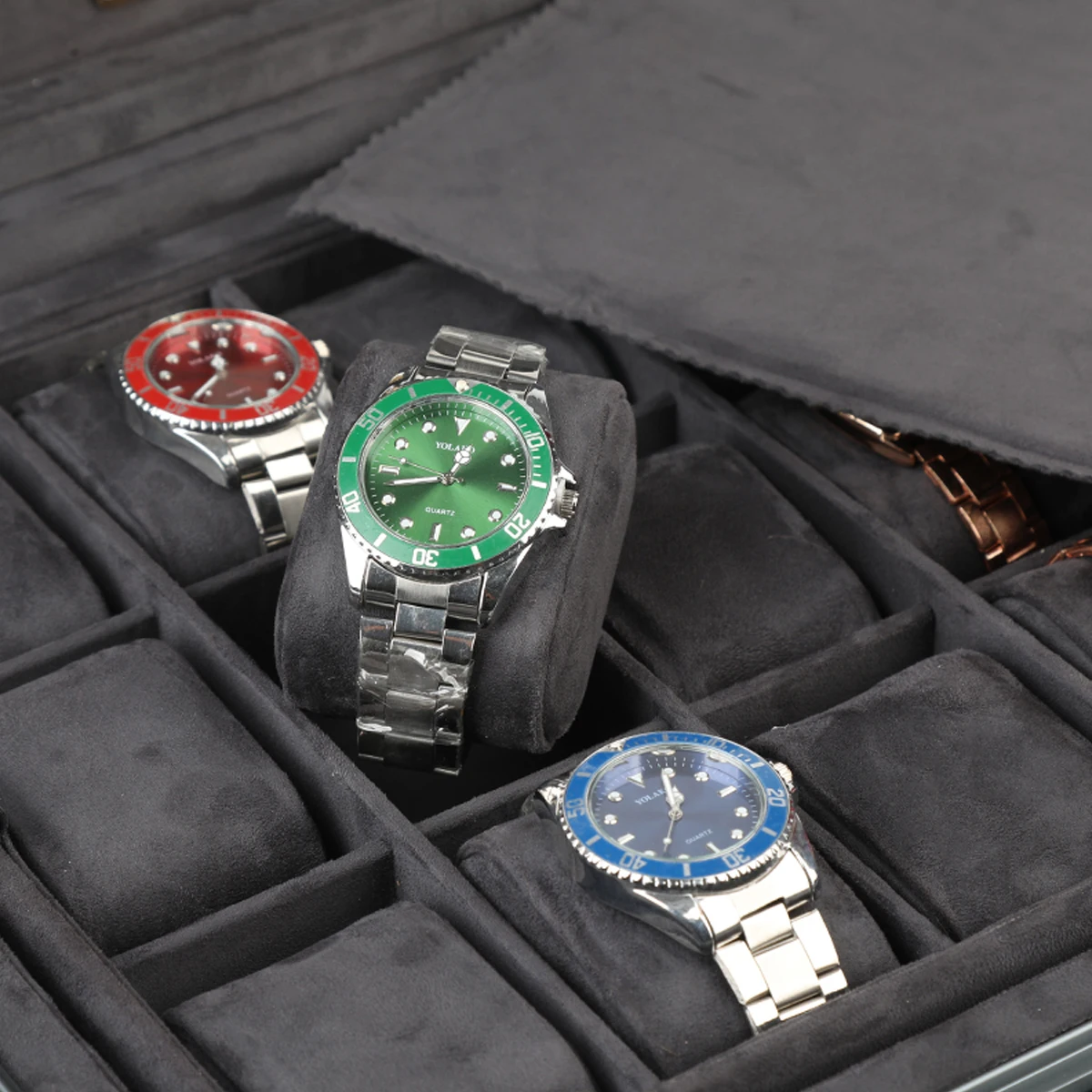 High-grade Aluminum Alloy Watch Suitcase Portable Watch Box With Lock Jewelry Exhibition Jewelry Box Large Capacity