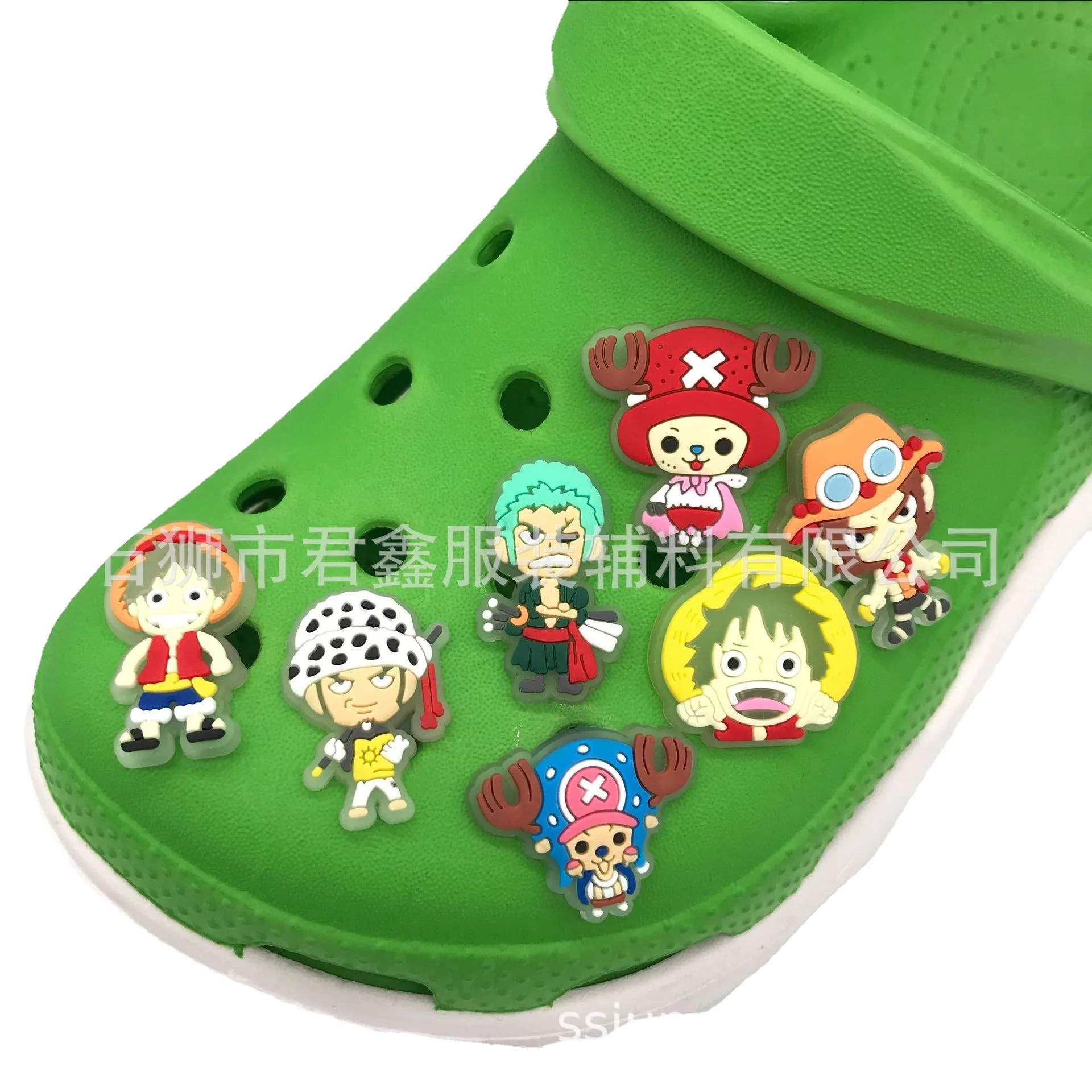 

Single Sale 1pcs ONE PIECE Shoe Buckle Luminous Solid Color Sneaker Croc Decoration Cartoon PVC Souvenir Kids Party X-mas Gifts