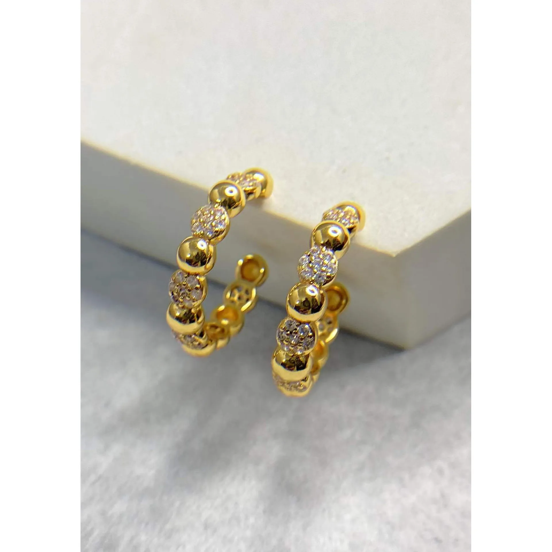 

Fashion Modern 14K 18K Gold Filled Plated Zircon Twist Ear Ring Circle 40 50mm CZ Ear Hoop Huggie Earring Chic Jewelry Wholesale