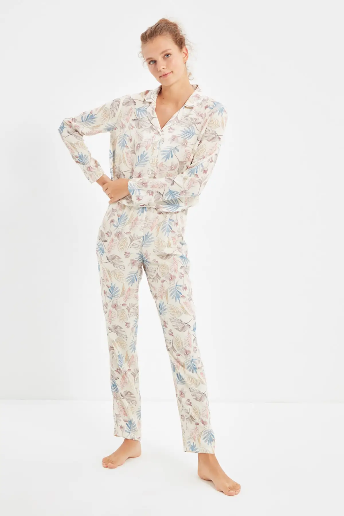 

Trendyol Woven Pajamas set THMAW22PT0294