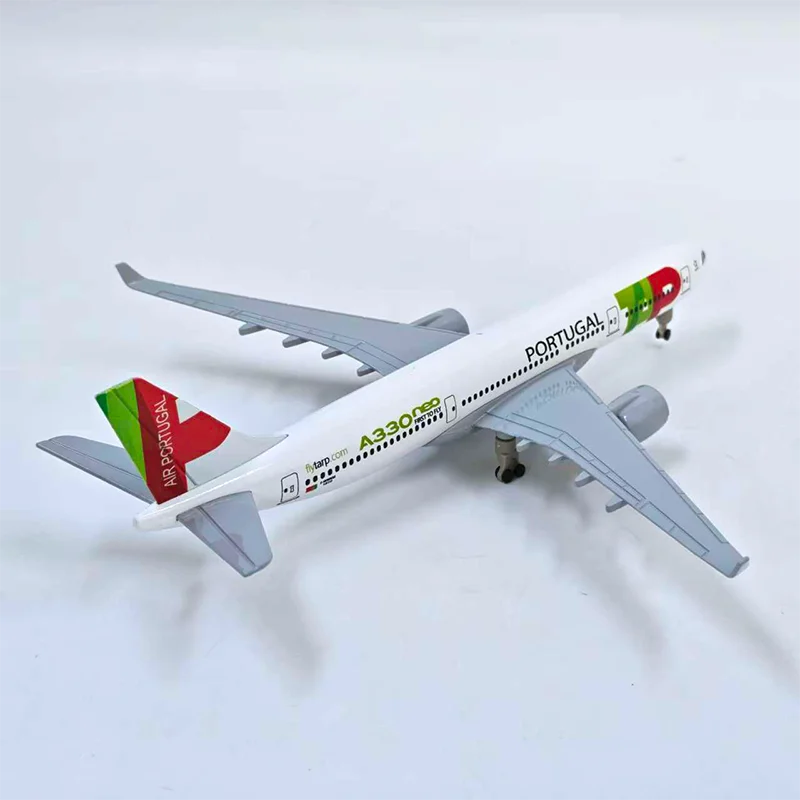 Фото Длина около 20 см A330, модель самолета из сплава, статическая коллекция, украшенные праздничными подарками, игрушки, сувенирный подарок №1