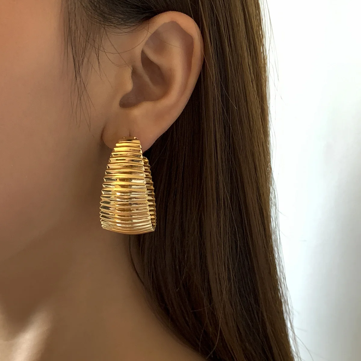

Exaggerated Punk Metal Stripe Geometric C-Shaped Earrings Trendy Hip-Hop Fashion Earrings