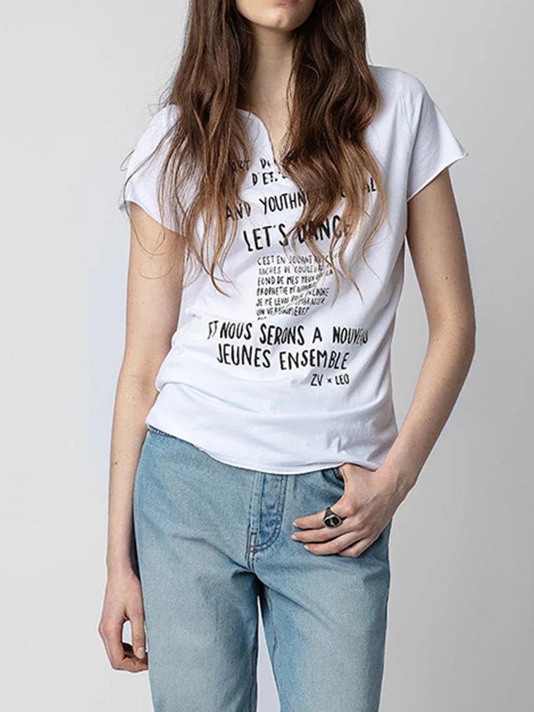 

Женские футболки с буквенным принтом, летняя одежда 2023, хлопковая трендовая футболка с V-образным вырезом и коротким рукавом, модные футболки, топы, уличная одежда