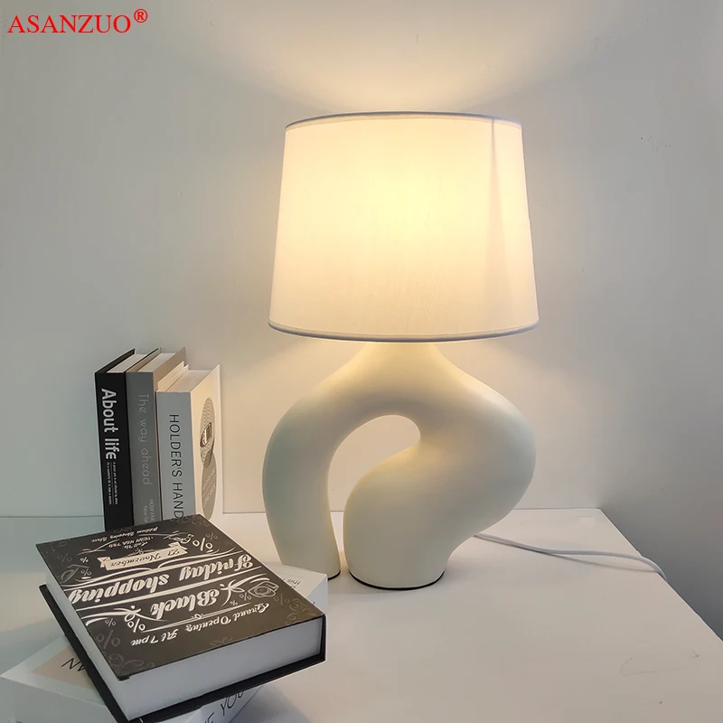 

Современная Минималистичная Скандинавская настольная лампа из ткани и смолы, прикроватная лампа для спальни, кабинета, столовой, художественный Декор для гостиной, настольная лампа