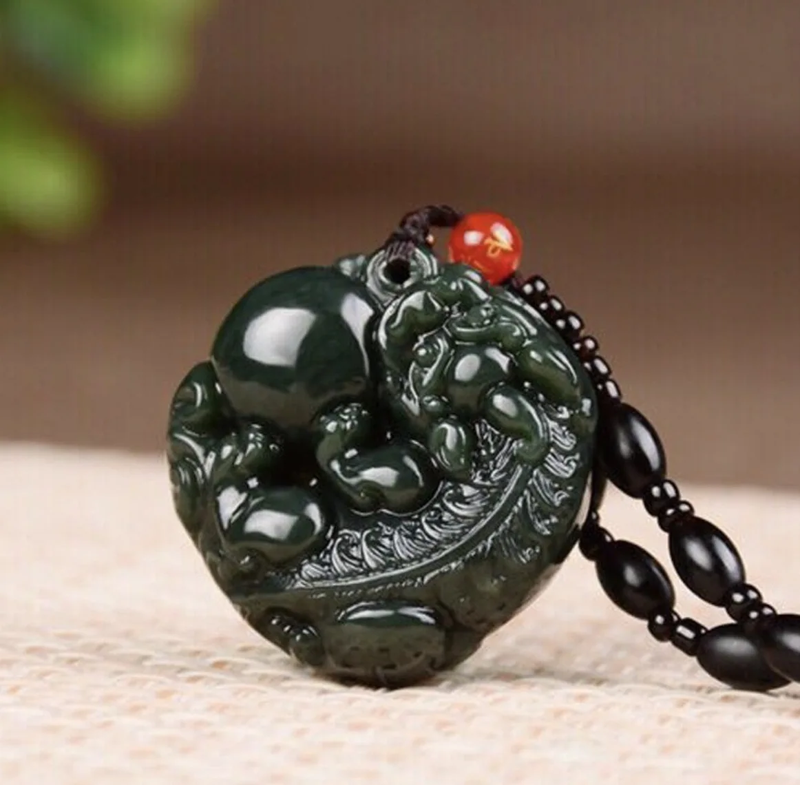 

Очаровательная 100% натуральная ручная работа горячий нефрит пинъань Пряжка Кулон, отчет Pixiu нефритовый кулон