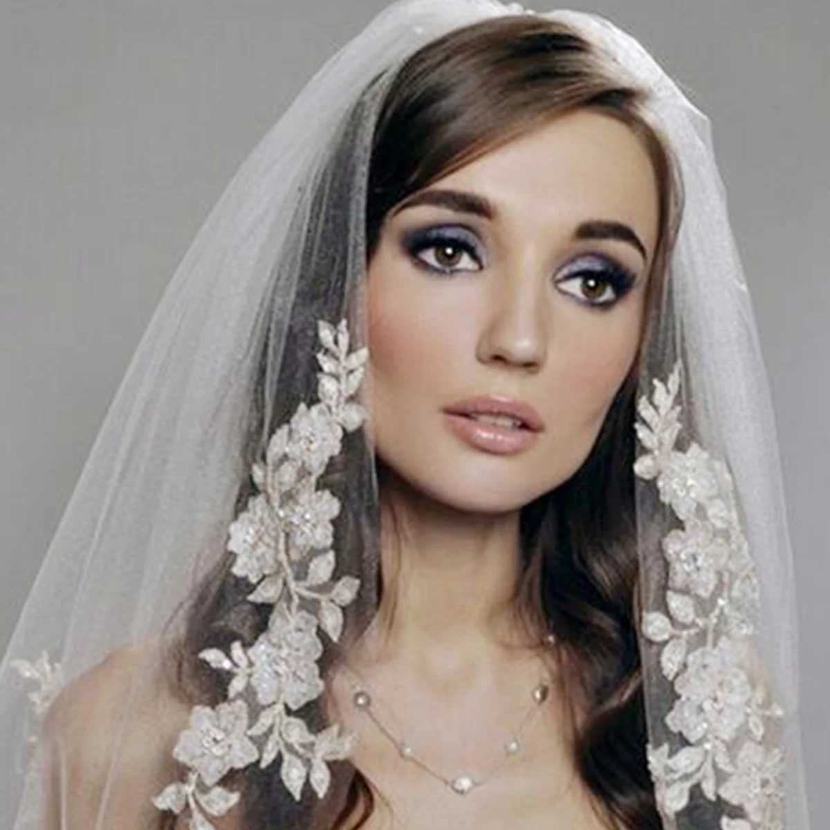 

Простая Элегантная двухслойная короткая свадебная фата с боковой расческой для волос (белая)