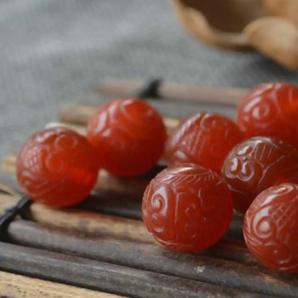 

8pcs 18MM Natural Carved dragons in red agate Gemstone Loose Beads Relief Bohemia Yoga Easter Elegant Emotional Taseel Restore