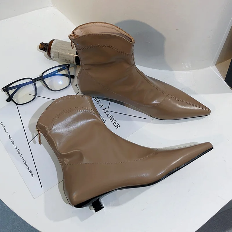 

Брендовая женская обувь, осенние ботинки на плоской подошве, женские ботинки на молнии, модные женские ботильоны из резины, в римском стиле ...