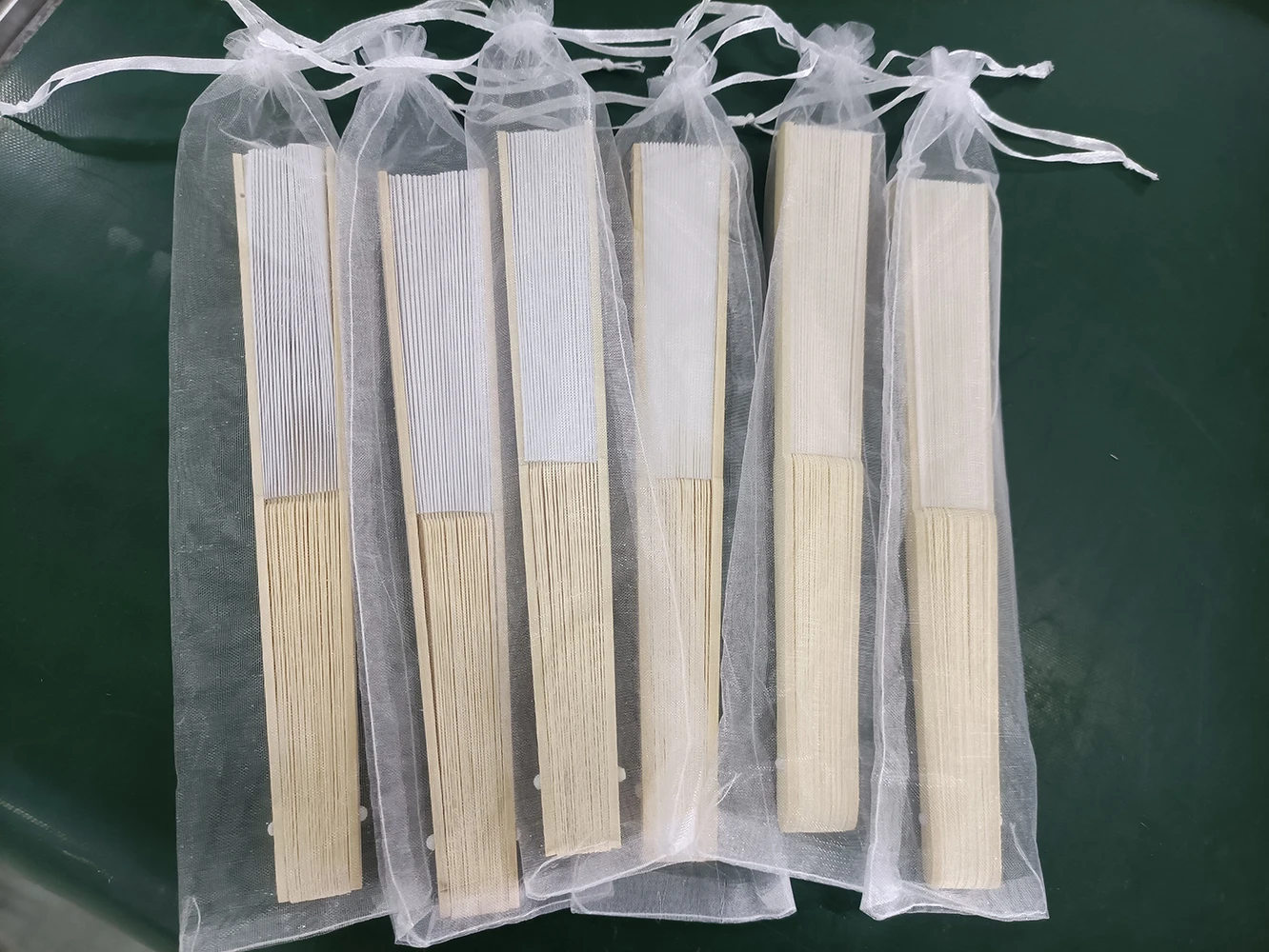 

50 /100pcs Personalized Engraved White Folding Hand Fan with Gift bag Wedding & Party