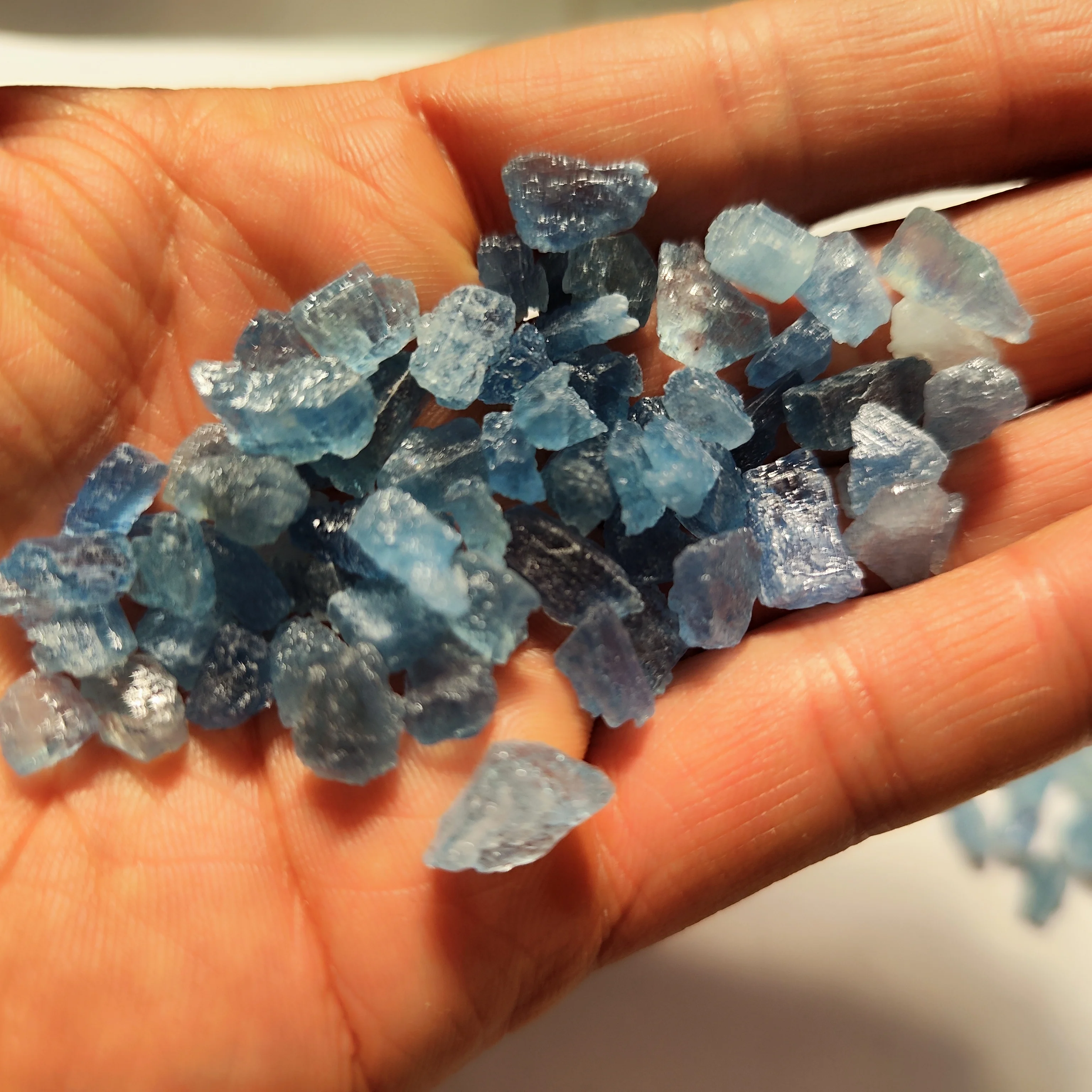 

Синий аквамарин, природный камень