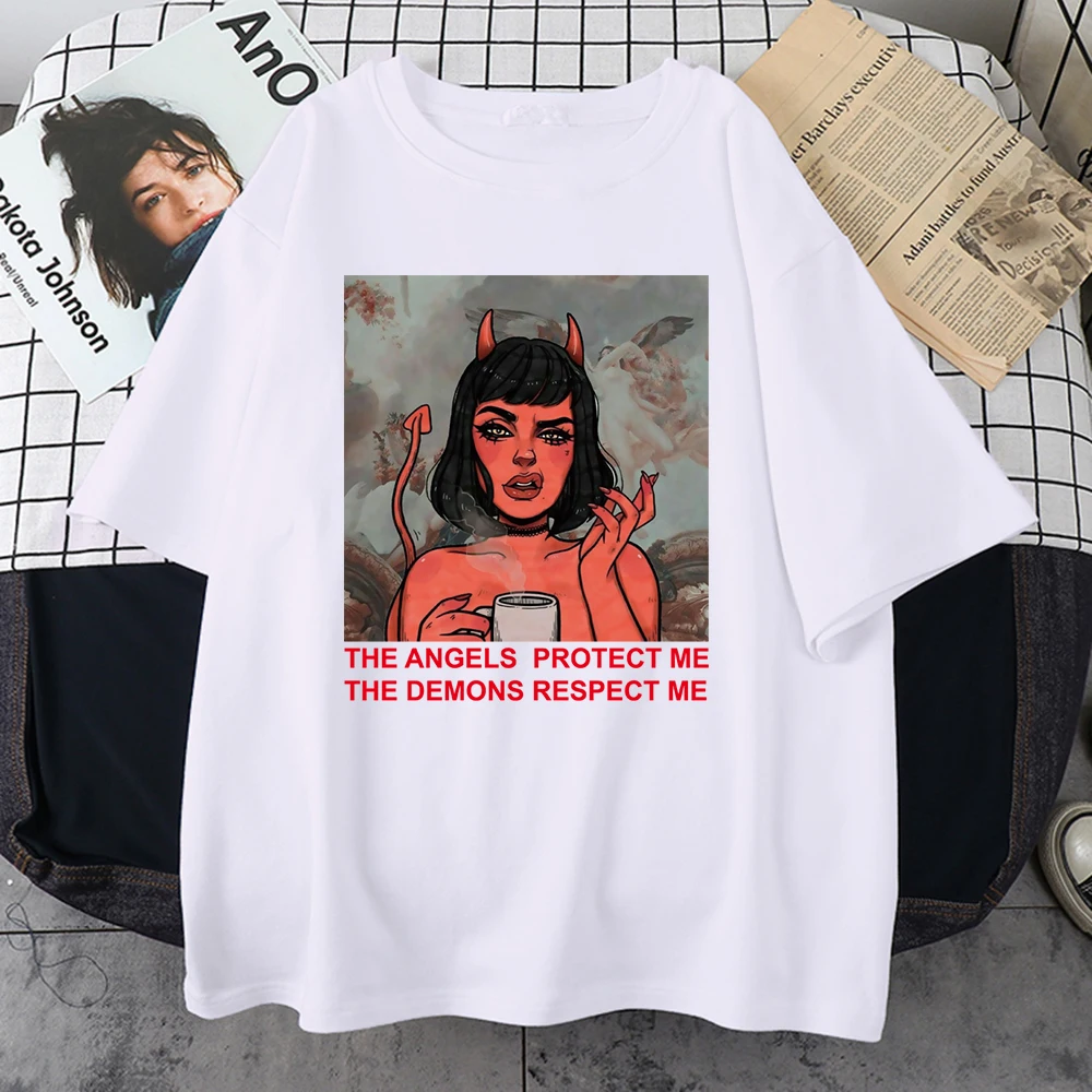 

Мужская хлопковая футболка с надписью «Ангелы защитите меня демоны»