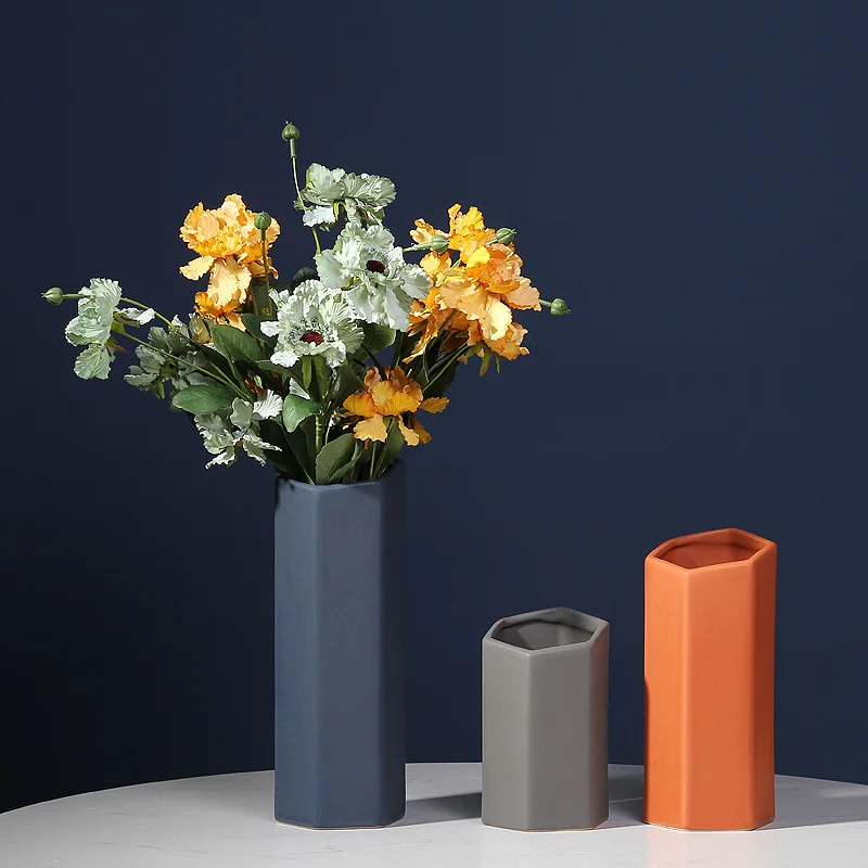

Шестигранная керамическая глазурованная ваза в современном простом геометрическом дизайне, украшение для гостиной, столовой, кофейни
