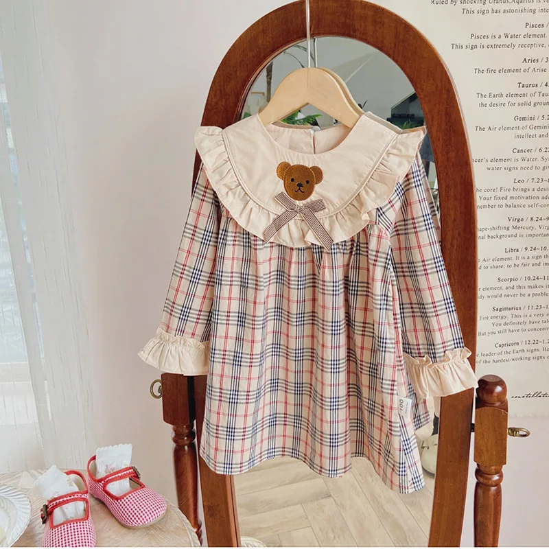 

Платье в клетку для девочек с вышивкой милого медведя, Новинка осени 2023, элегантная детская юбка с длинным рукавом и оборками