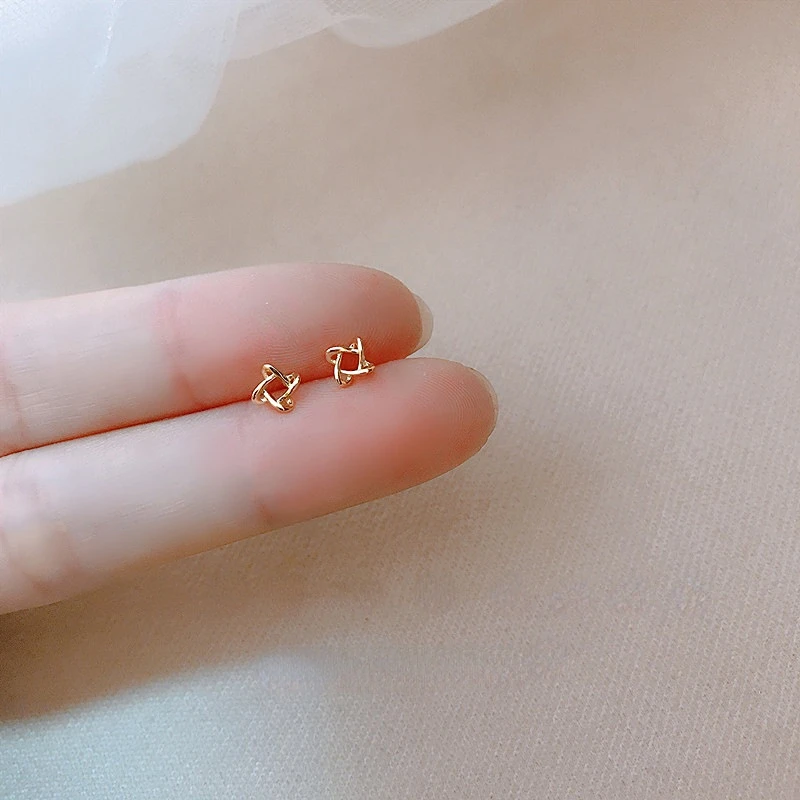 

Exquisite Geometric Square Stud Earrings For Women Hollow Cube Ear Partner Korean Fashion Simple Female Party Jewelry Wholesale
