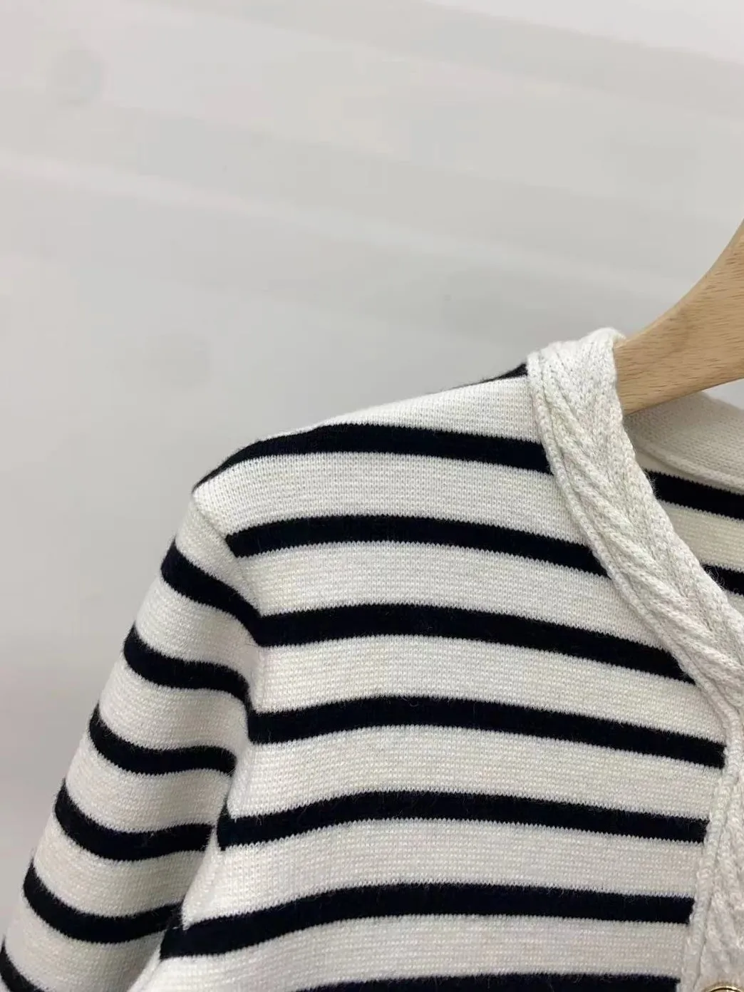 

Women's Cardigan Striped Single Breasted O-Neck Long Sleeve Casual Knitted Sweater