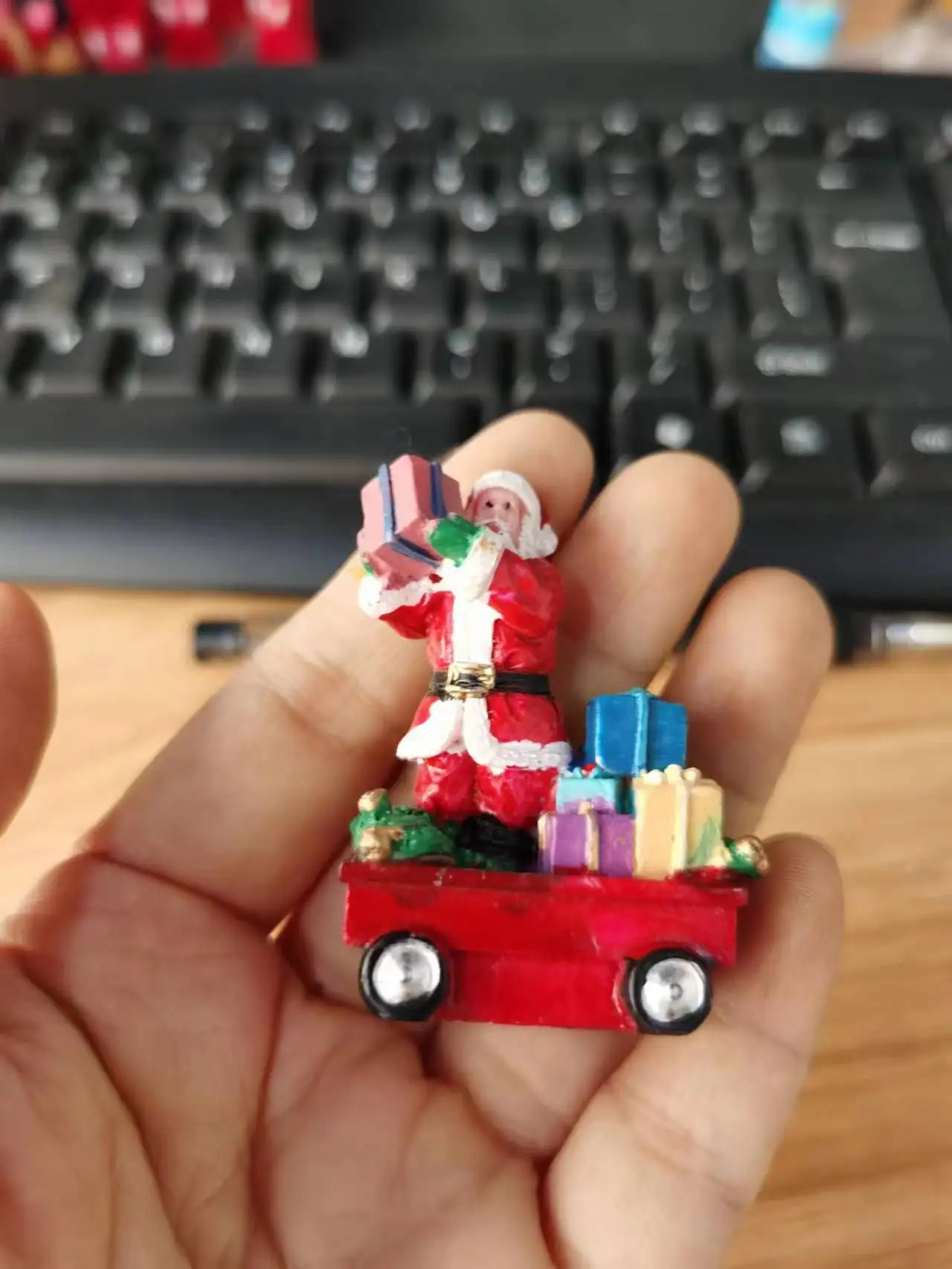 

Resin figure mental psychological sand table game box court therapy santa and gift