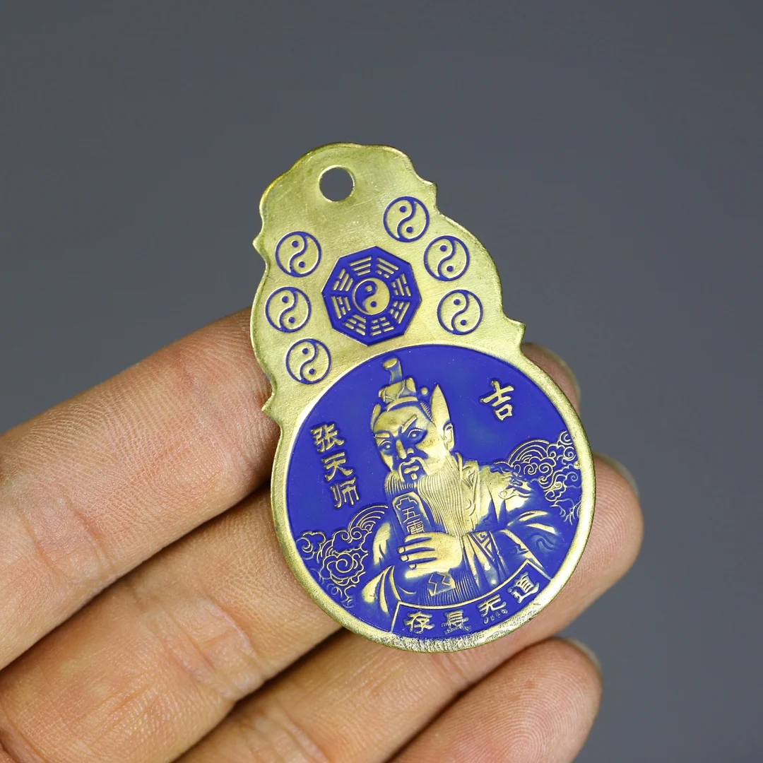 Маленькая подвеска из чистой меди защищает от зла и восемь тройных тыкв