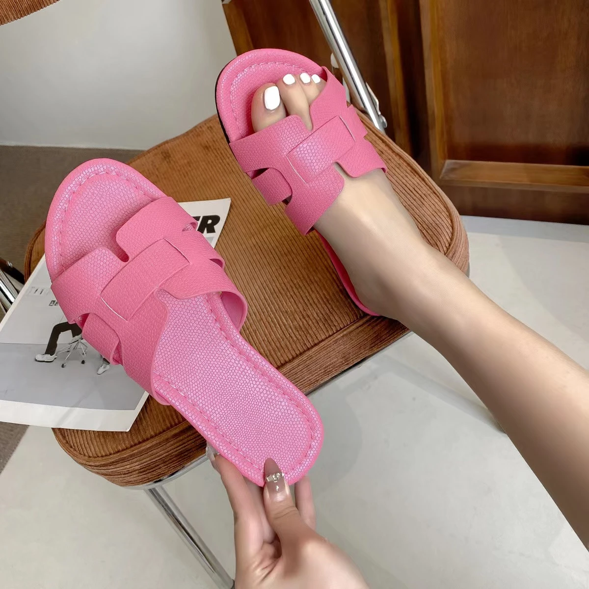 Women Casual Slippers 2023 Summer Non-slip Outdoor Open Toe Beach Sandals Female Sexy Fashion Design Flat Shoes Zapatos De Mujer