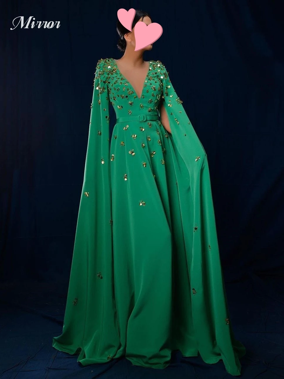 Женское винтажное платье с блестками зеленое V-образным вырезом и поясом