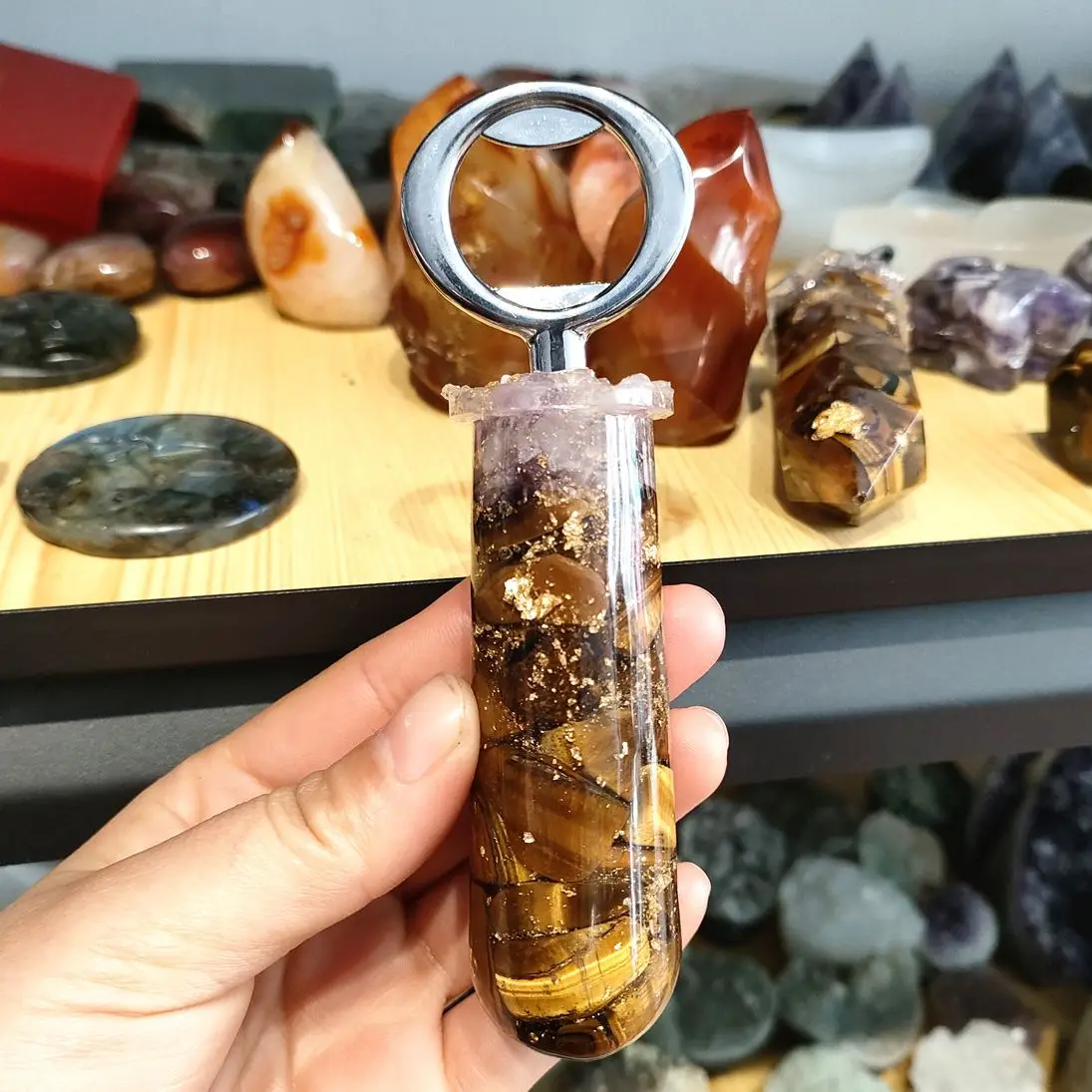 

1pcs Natural tiger eye stones and minerals tumble stone handicraft beer bottle opener resin craft