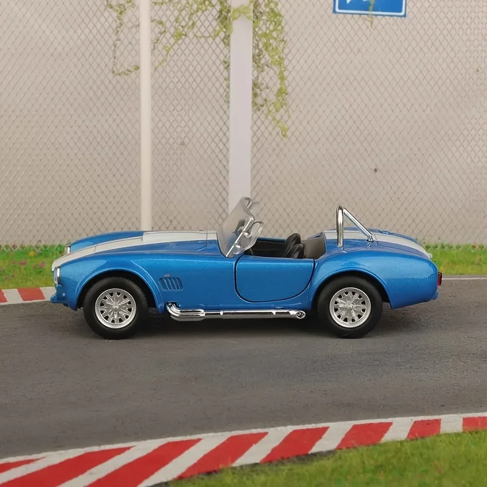 Фото Модель автомобиля Ford Shelby Cobra 427 SC в масштабе 1:32, ретро-игрушка, литая под давлением, RMZ CiTY, миниатюрная, с функцией отката, классическая коллекционная модель, подарок №3