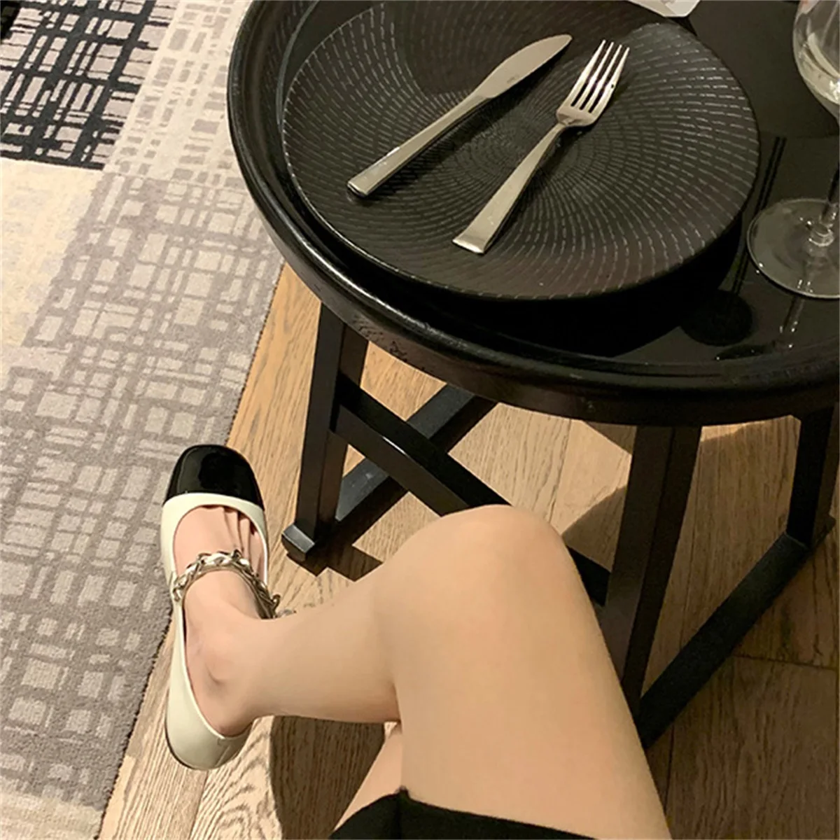 Summer Autumn Fashion Women Flat Shoes High Quality Patent Leather Fabric Comfortable Lining Round Toe Women's Shoes