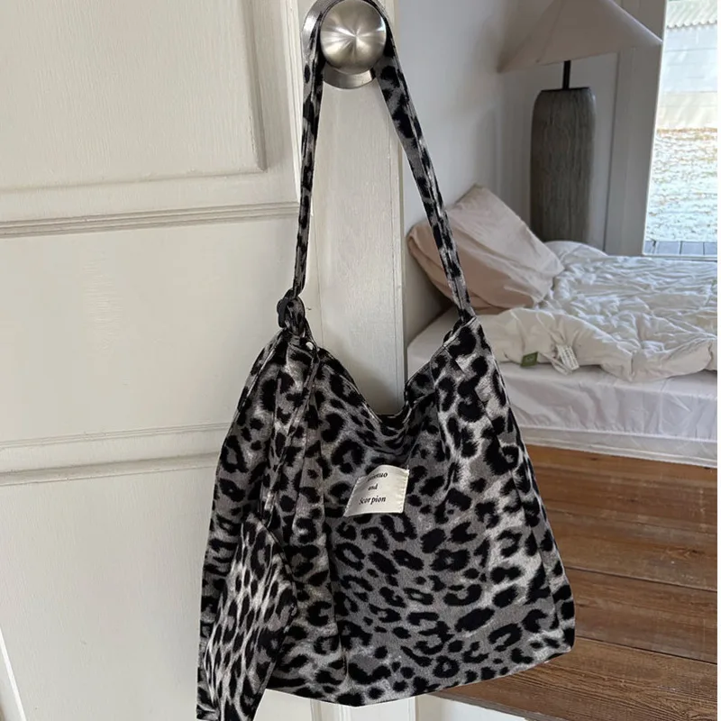 2024 женская новая минималистичная повседневная сумка через плечо с леопардовым