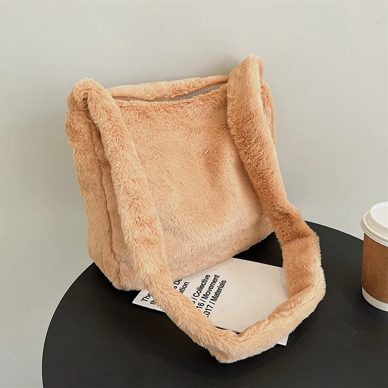 

2022 Soft Plush Shoulder Bag Warm Winter Handbag Women Large Capacity Tote Bags Casual Velvet Bag fashion Shopper Messenger Bag