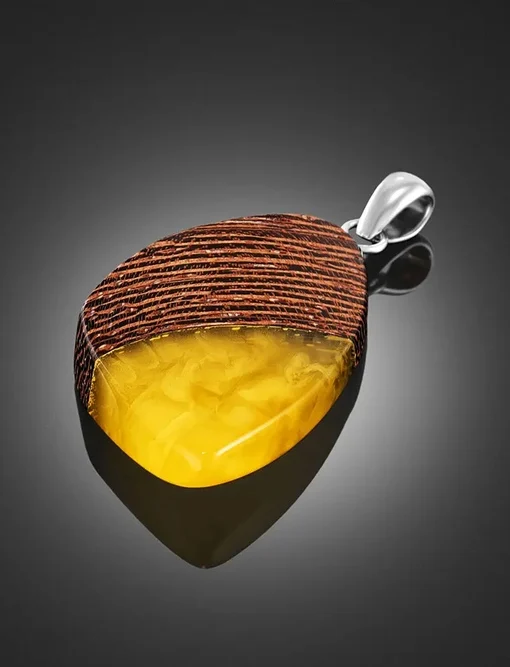 Подвеска из натурального янтаря и дерева Индонезия |