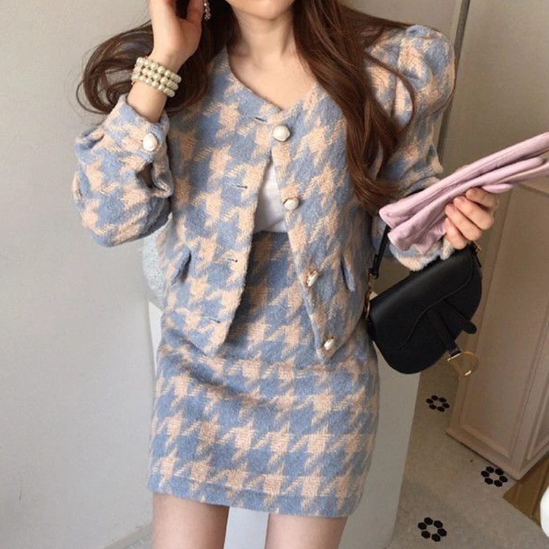 Рисунок 3 - Женский клетчатый костюм Clothland