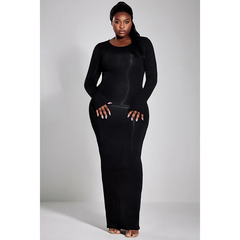 Однотонное трикотажное облегающее платье с круглым вырезом и длинными рукавами