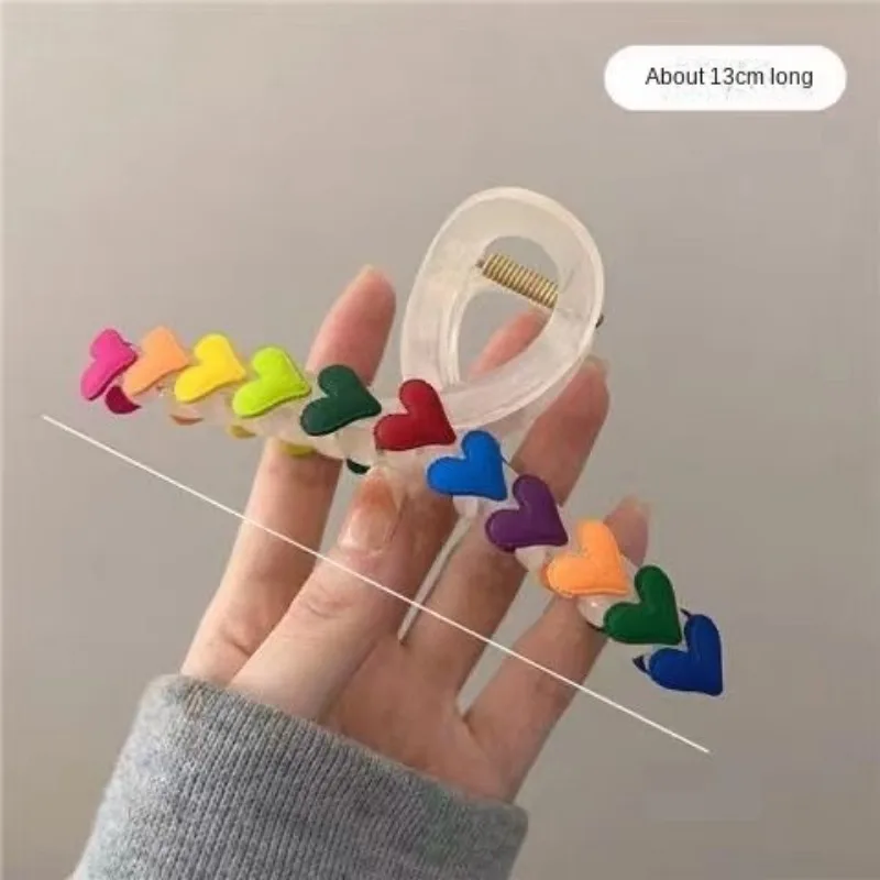 Рисунок 6 - Женская заколка для волос в виде