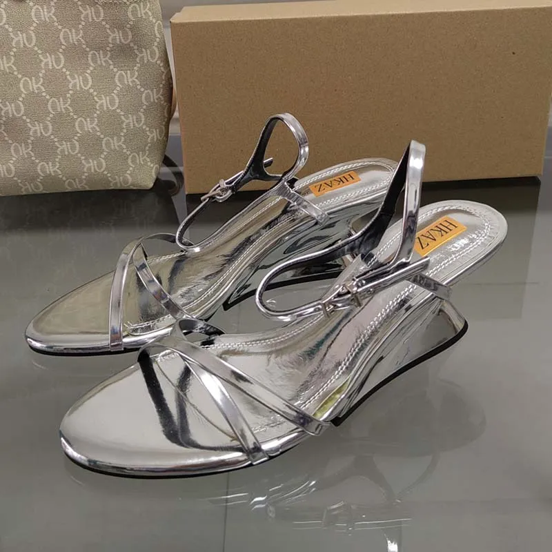 

Женские туфли на танкетке, серебристые сандалии с круглым ремешком, лето 2023