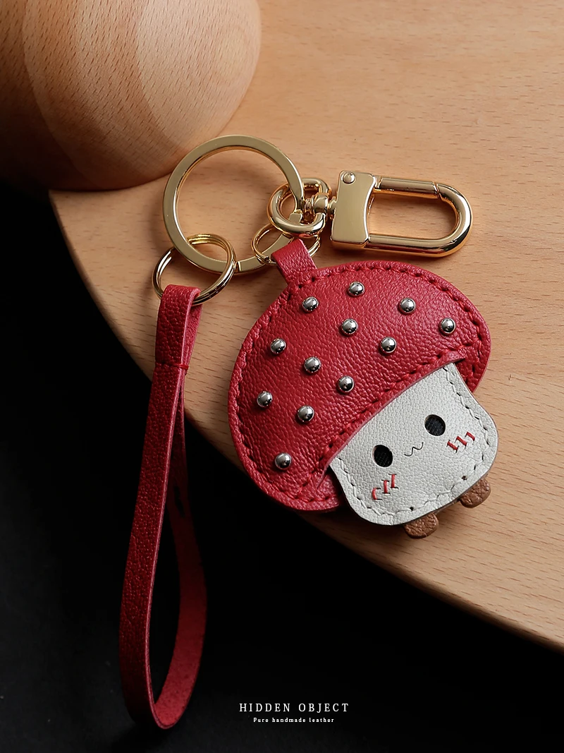 Кожаная сумка ручной работы подвеска красный зонтик с грибами кулон кожаный