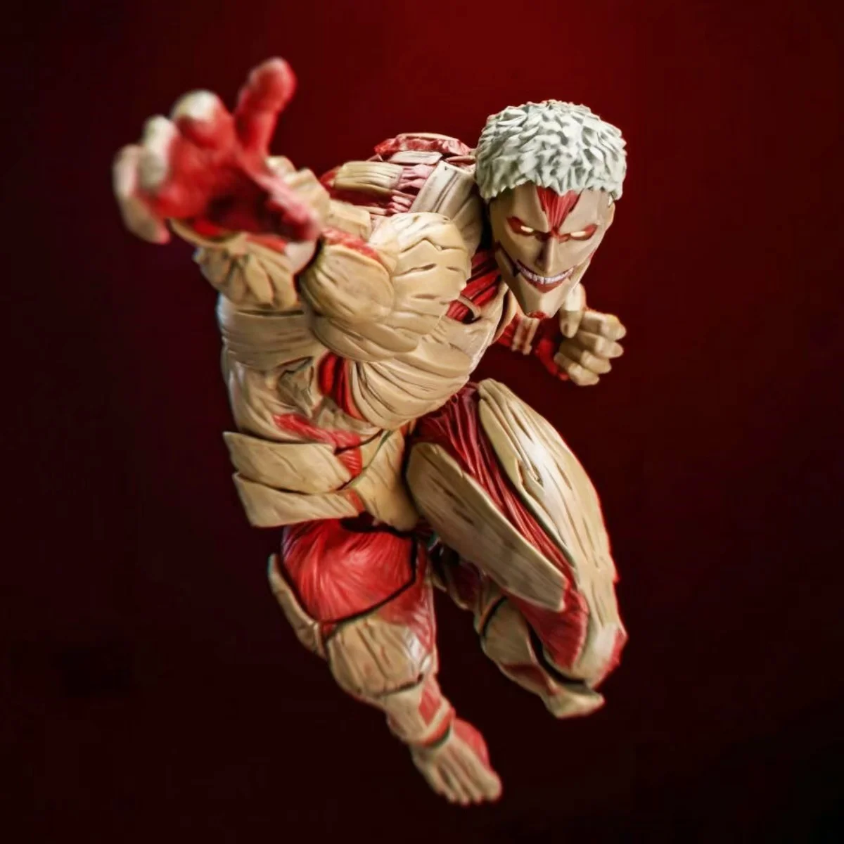 Фото Коллекционная фигурка Caliente Kaiyodo Attack on Titan: Титан в броне Revoltech Yamaguchi, аниме-фигурка, модель, игрушка №4