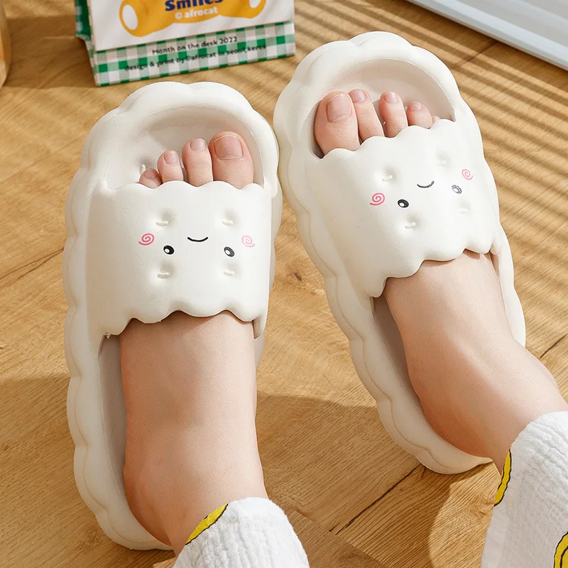 Cute Cloud Design Women Slippers Summer Cartoon Shape Women Slides Outdoor Soft Non Slip Bathroom Slippers Men Platform Shoes