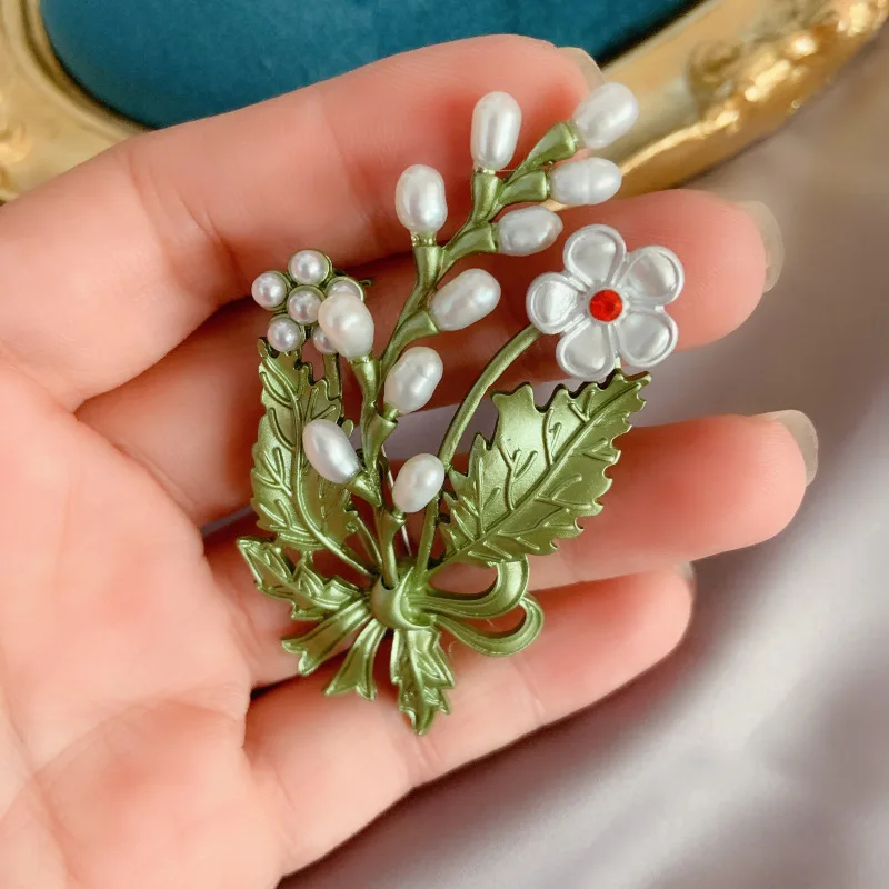 

New Palace Retro Freshwater Pearl Paint Flower Brooches for Women Fresh Temperament Dripping Oil Plant Pins Corsage Accessories